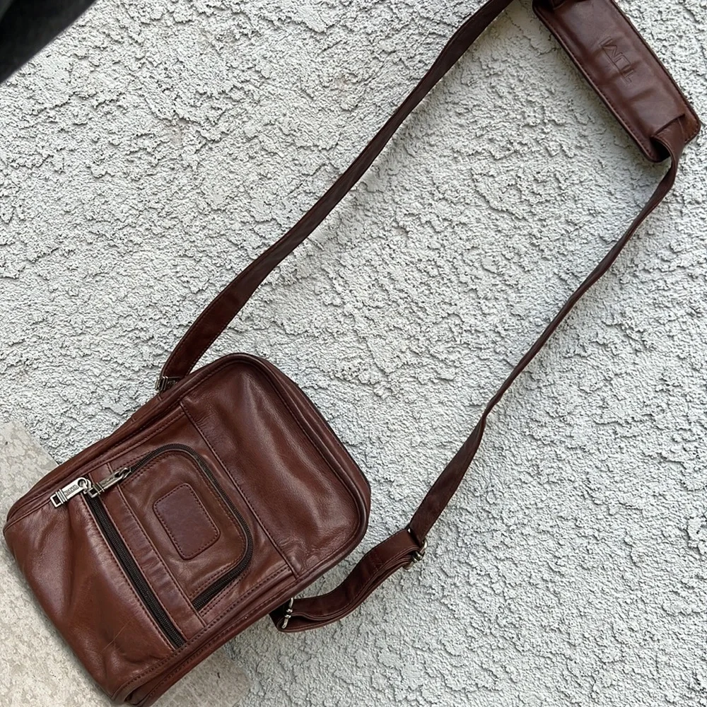 Vintage Tumi Messenger Bag Saddle Travel Sling Crossbody Purse Brown Leather